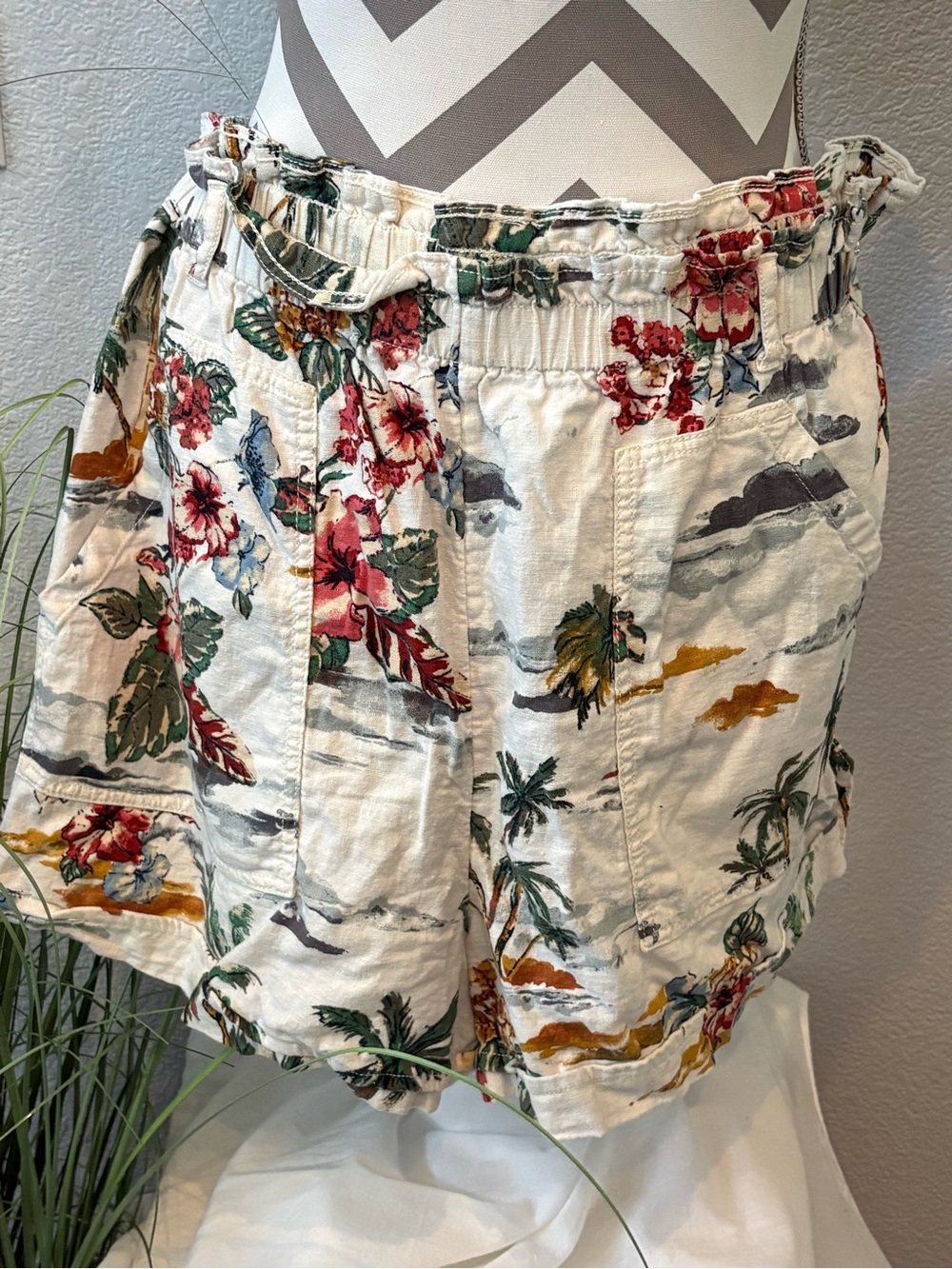Floral Tropical Drawstring Paper bag Women’s Shorts - White